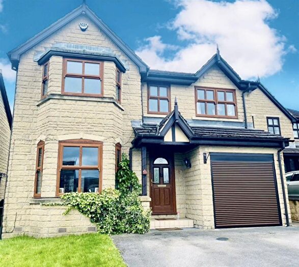 4 Bedroom Detached House To Rent In West End Drive, Cleckheaton, BD19