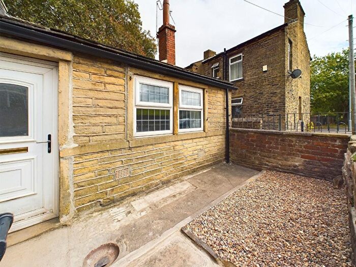 Studio To Rent In Southfield Lane, Bradford, BD5