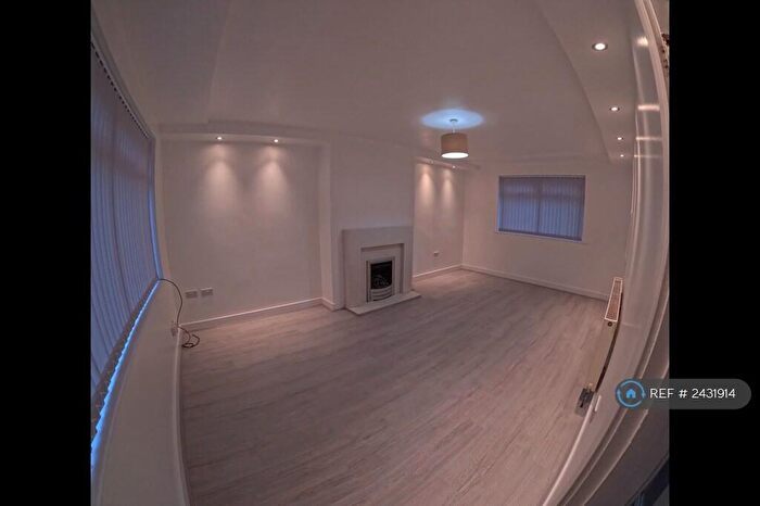 3 Bedroom Semi-Detached House To Rent In Queens Rise, Bradford, BD2