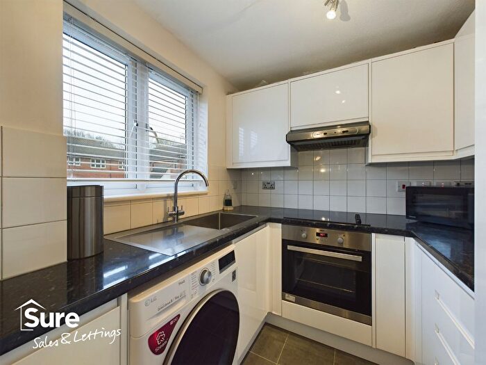 1 Bedroom Flat To Rent In Greenside Close, London, Greater London, N20