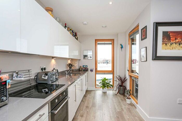 1 Bedroom Flat To Rent In Salcombe Court, St. Ives Place, Poplar, E14