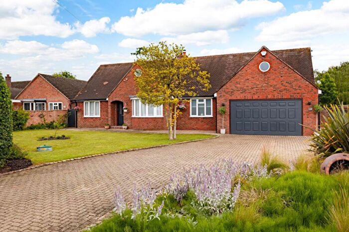 5 Bedroom Detached House For Sale In Bedford Road, Houghton Conquest, MK45