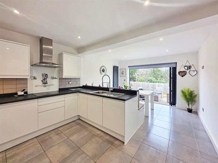 3 Bedroom Detached Bungalow For Sale In Ploughman Avenue, Woodborough, Nottingham, NG14