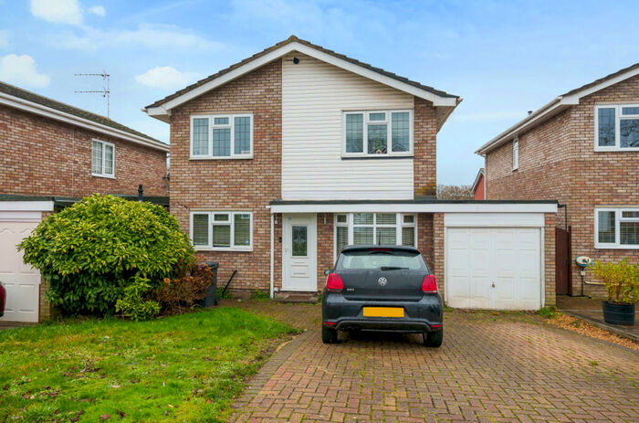 4 Bedroom Detached House To Rent In Wey Close, Ash, Aldershot, Surrey, GU12