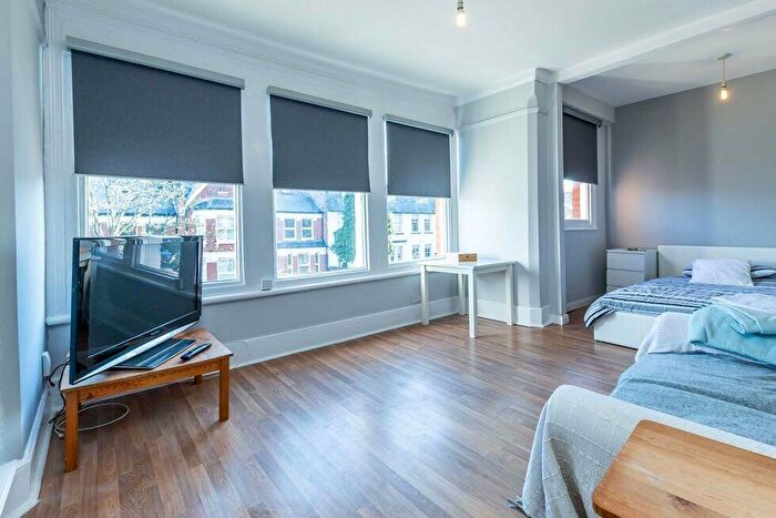 Flat To Rent In Muswell Avenue, Muswell Hill, N10