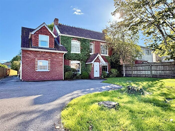 6 Bedroom Detached House For Sale In Middle Road, Bristol, BS15