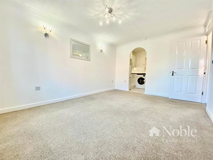 1 Bedroom Retirement Property To Rent In Queenswood House, Eastfield Road, Brentwood, CM14