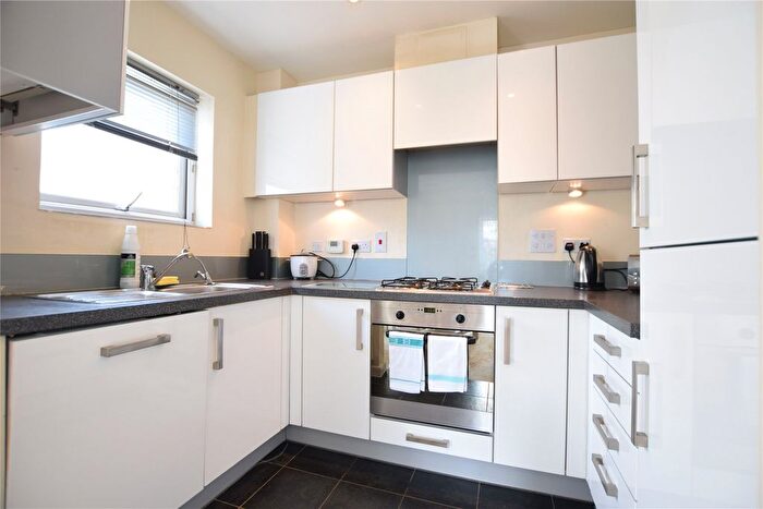 2 Bedroom Flat To Rent In Gweal Avenue, Reading, Berkshire, RG2