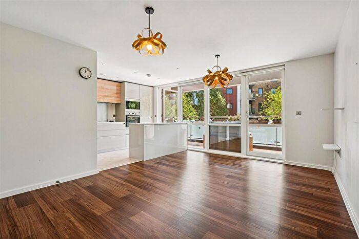 2 Bedroom Flat To Rent In Palmerston Road, London, W3