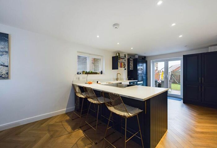 5 Bedroom Detached House For Sale In Linnet Road, Aspen Park, HP3