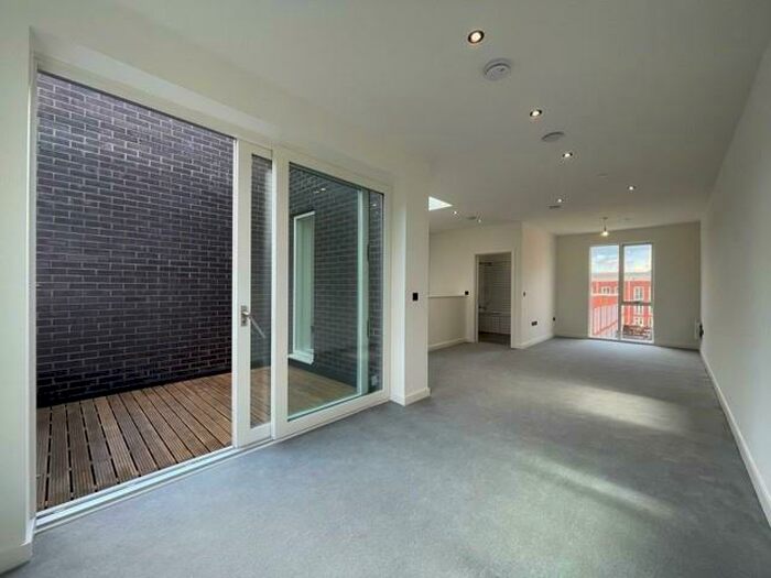 4 Bedroom House To Rent In South Loop Square, Birmingham, B16