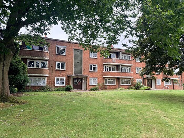2 Bedroom Flat For Sale In The Broadway, Stourbridge, DY8