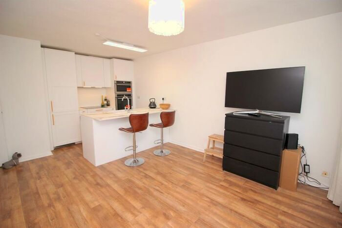 2 Bedroom Apartment To Rent In Baron Court, Reading, RG30