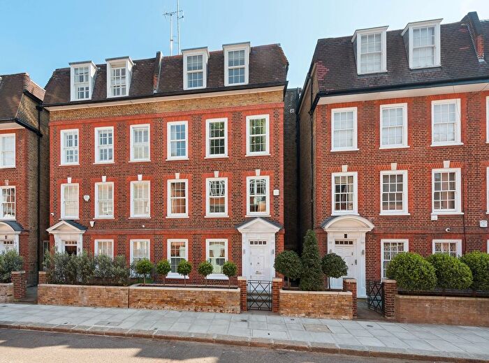 4 Bedroom Semi-Detached House For Sale In Yeomans Row, Knightsbridge, SW3