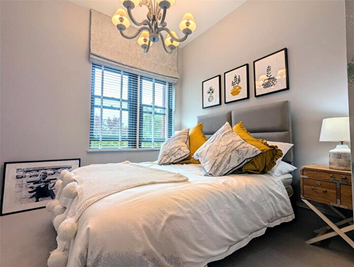 2 Bedroom Apartment To Rent In East Street, Bedminster, Bristol, Somerset, BS3