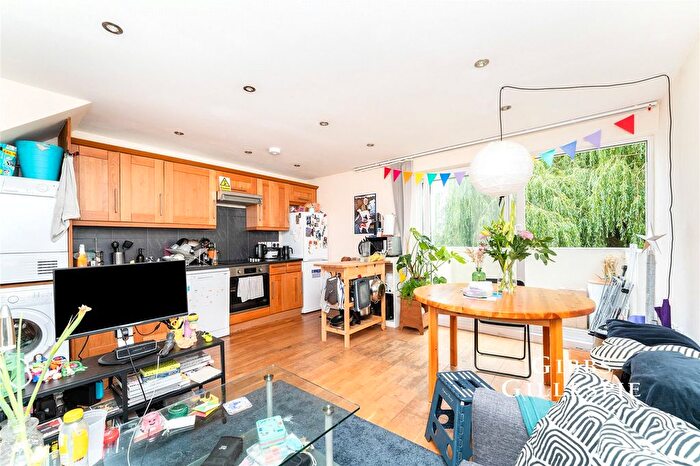 3 Bedroom Flat To Rent In Bloomsbury Close, London, W5