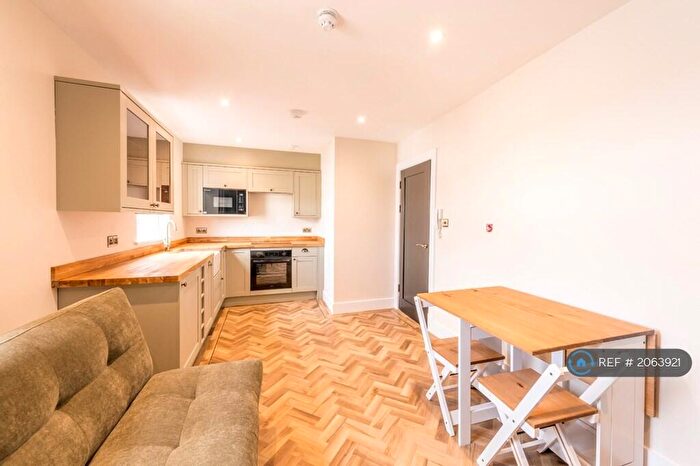 2 Bedroom Flat To Rent In Brighton Road, Bristol, BS6