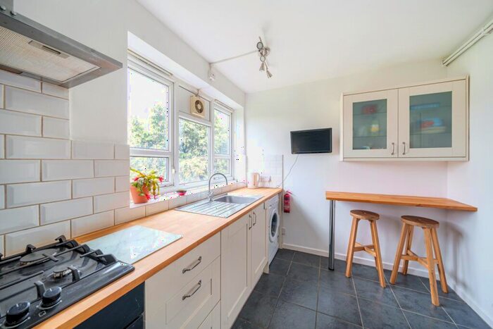 2 Bedroom Flat To Rent In Naylor Road Peckham, SE15