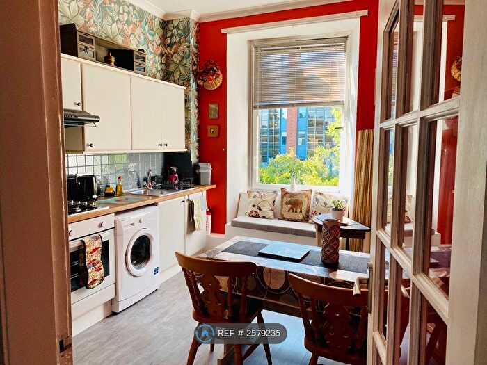 2 Bedroom Flat To Rent In High Street, Glasgow, G4