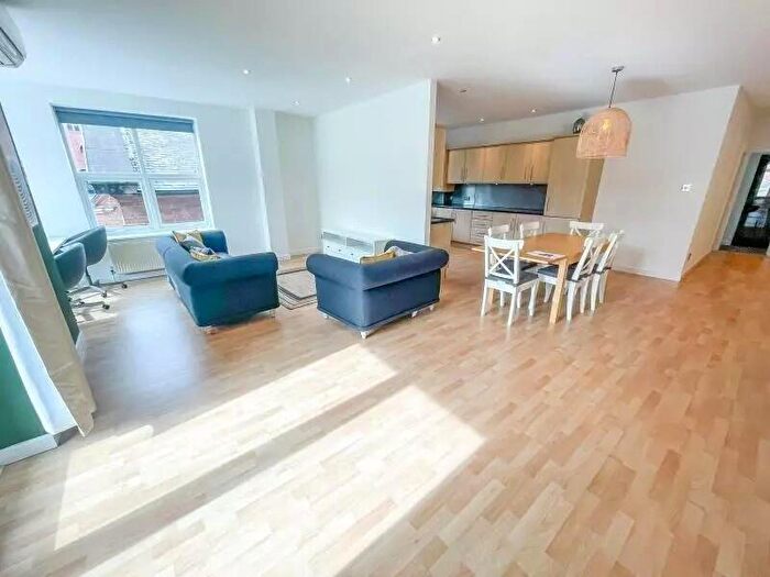 2 Bedroom Flat To Rent In Barker Gate, Nottingham, NG1
