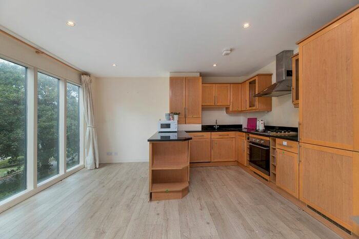 2 Bedroom Flat To Rent In Park House, Northfields, London, SW18