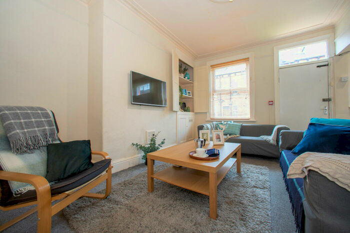 6 Bedroom Property To Rent In Chestnut Avenue, Hyde Park, Leeds, LS6