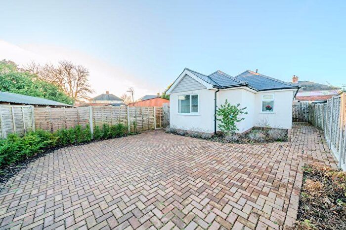 1 Bedroom Detached Bungalow For Sale In Brook Road, Wimborne, BH21