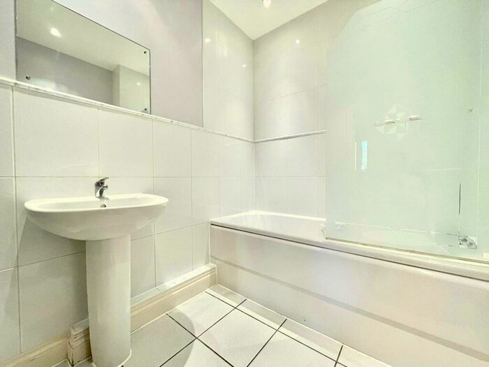 2 Bedroom Apartment To Rent In Luscinia View, Napier Road, Reading, Berkshire, RG1