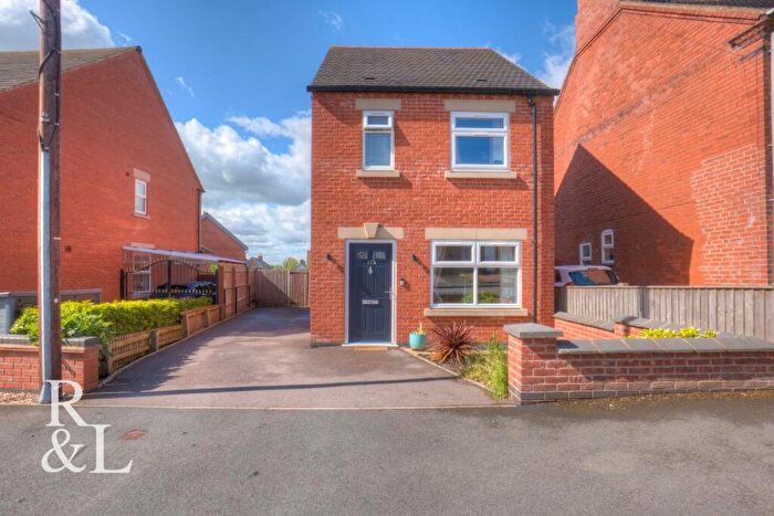 3 Bedroom Detached House For Sale In Bosworth Road, Measham, Swadlincote, DE12