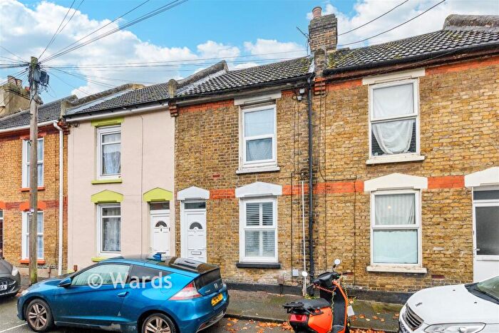 1 Bedroom Flat For Sale In Southill Road, Chatham, Kent, ME4
