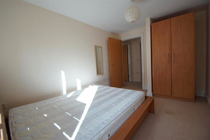 2 Bedroom Apartment To Rent In Montgomery Avenue, LS16