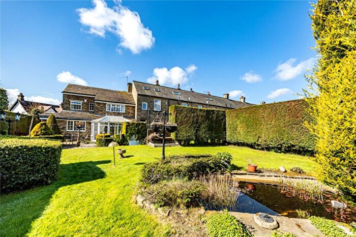 3 Bedroom End Of Terrace House For Sale In Village Street, Norwood Green, Halifax, HX3