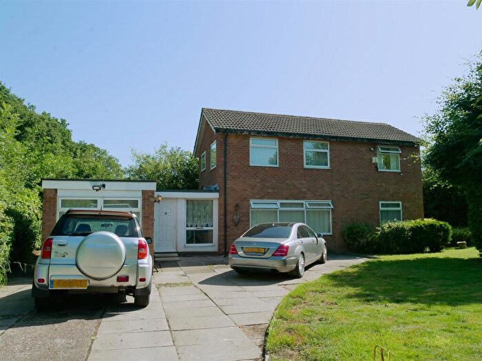 4 Bedroom Detached House For Sale In Lings Walk, Peel Hall, Manchester, M22