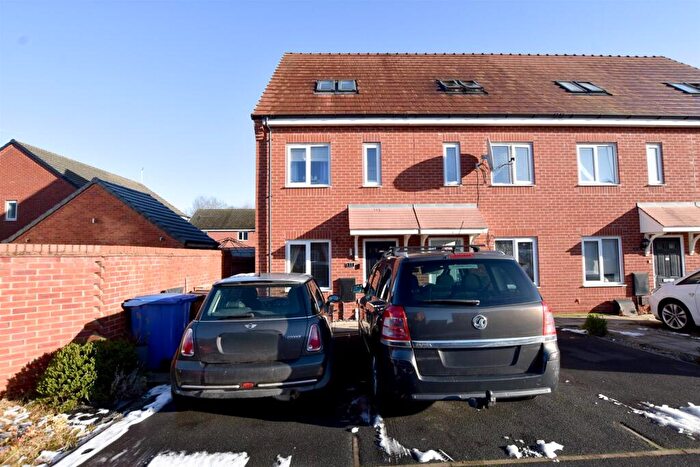 3 Bedroom Town House For Sale In Pountain Close, Stretton, Burton On Trent, DE14