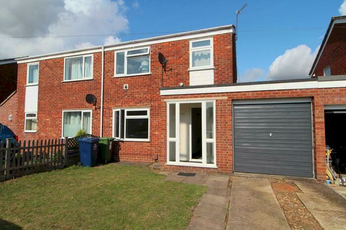 3 Bedroom Link Detached House To Rent In Lincoln Avenue, St Ives, Cambridgeshire, PE27