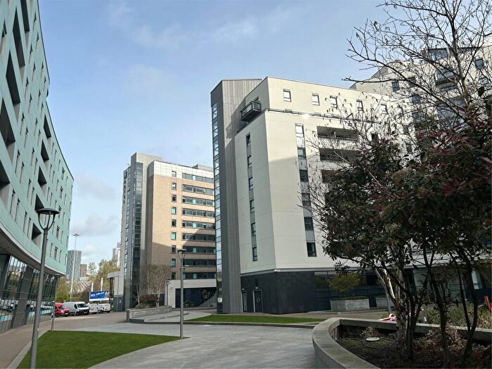 Apartment To Rent In Gateway North, Crown Point Road, Leeds, LS9