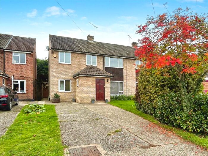 4 Bedroom Semi Detached House For Sale In Henley Gardens, Yateley, Hampshire, GU46