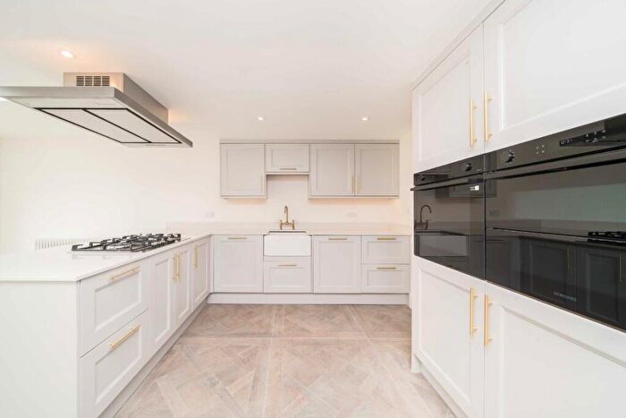 4 Bedroom Flat To Rent In Knowsley Road, Battersea, SW11