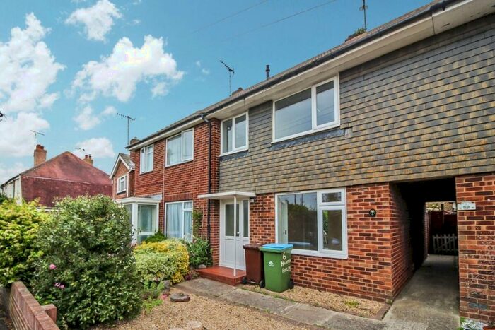 3 Bedroom Semi-Detached House To Rent In Hampton Fields, Wick, Littlehampton, BN17