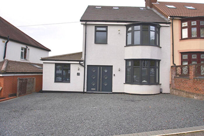 5 Bedroom Semi Detached House For Sale In Wardown Crescent, Luton, LU2