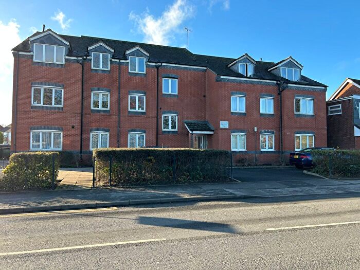 2 Bedroom Flat To Rent In Groveland Court, Ringwood Highway, Potters Green, Coventry, CV2