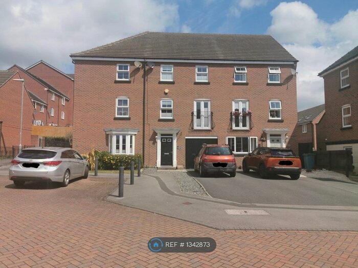 3 Bedroom Terraced House To Rent In Blenkinsop Way, Leeds, LS10