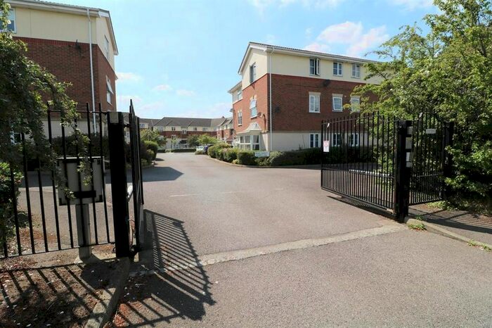 2 Bedroom Flat To Rent In Merlin Close, Chafford Hundred, Grays, RM16
