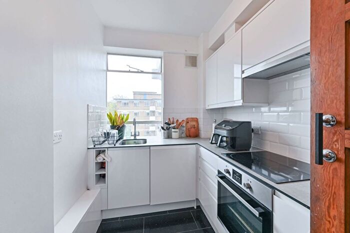 2 Bedroom Flat To Rent In Christchurch Road, Brixton Hill, London, SW2