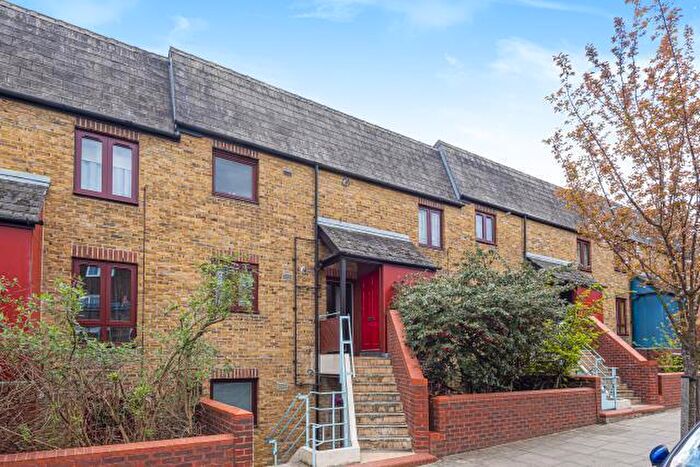 2 Bedroom Flat For Sale In Bredgar Road, Archway, N19