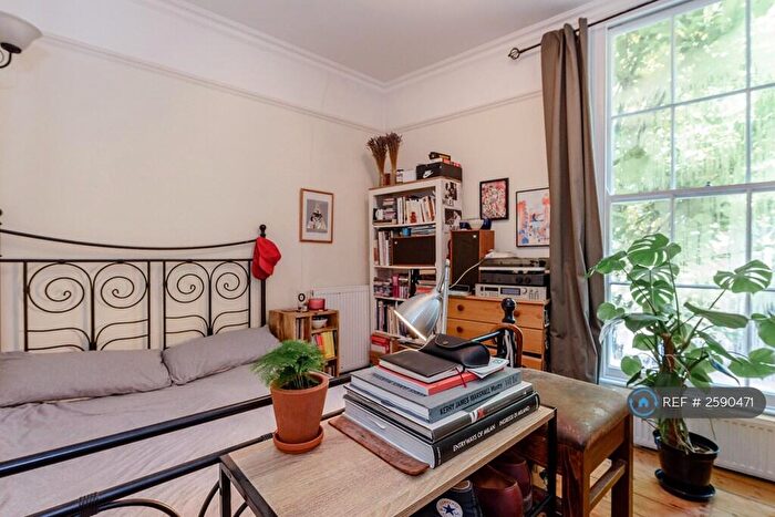 3 Bedroom Flat To Rent In Camberwell, London, SE5