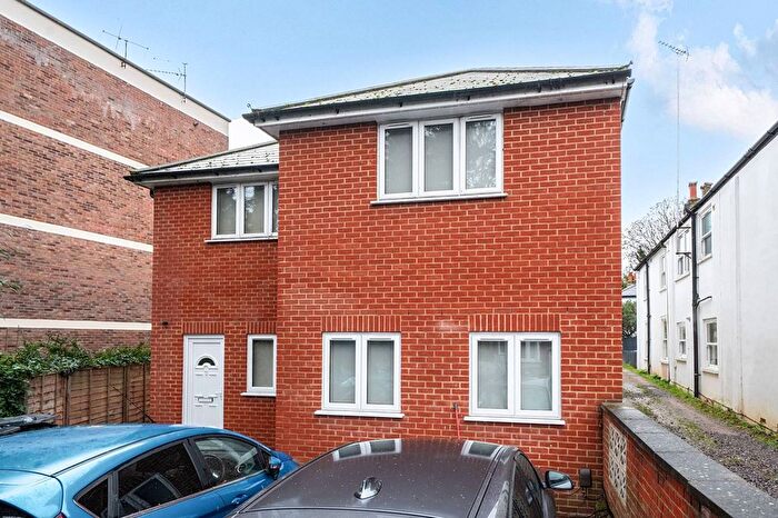 2 Bedroom Flat To Rent In Castlebar Road, Ealing, London, W5