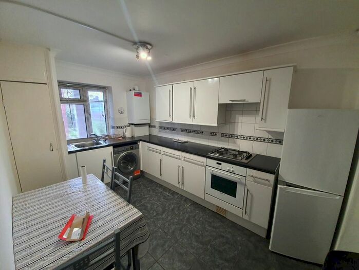 1 Bedroom Flat To Rent In Lordship Lane, Wood Green, London. N22