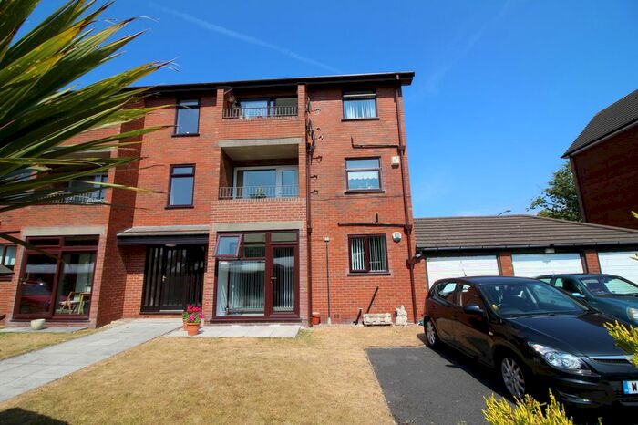 2 Bedroom Flat To Rent In Ashton Court, St. Andrews Road North, Lytham St. Annes, Lancashire, FY8