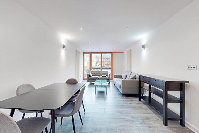 3 Bedroom Flat To Rent In Heneage Street, London, E1